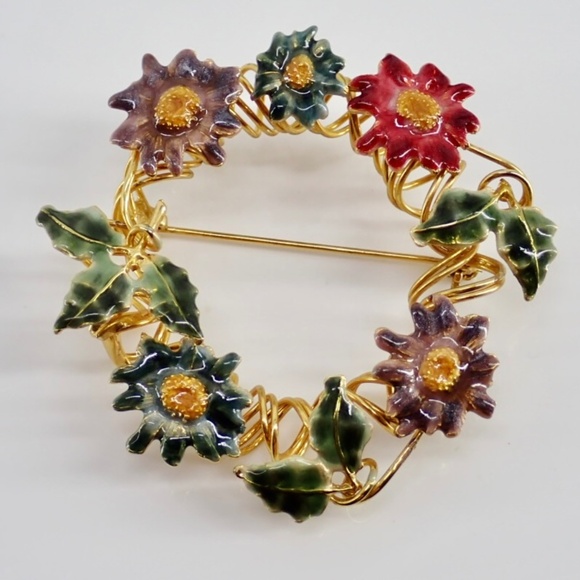 Christmas Wreath Brooch Mid-Century Gold Tone Colored Enamel Flowers Spiral VTG - Picture 7 of 8